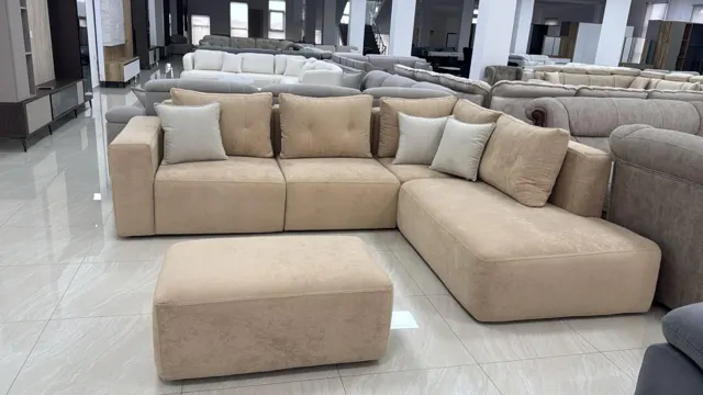 Divan i vërtetë në një magazinë partnere në Tiranë (15/30)