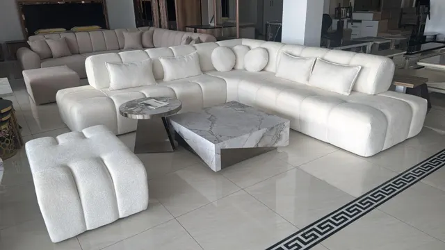 Divan i vërtetë në një magazinë partnere në Tiranë (6/8)