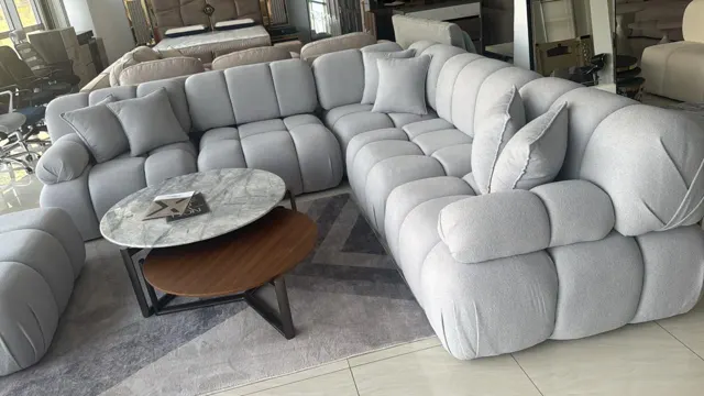 Divan i vërtetë në një magazinë partnere në Tiranë (20/30)